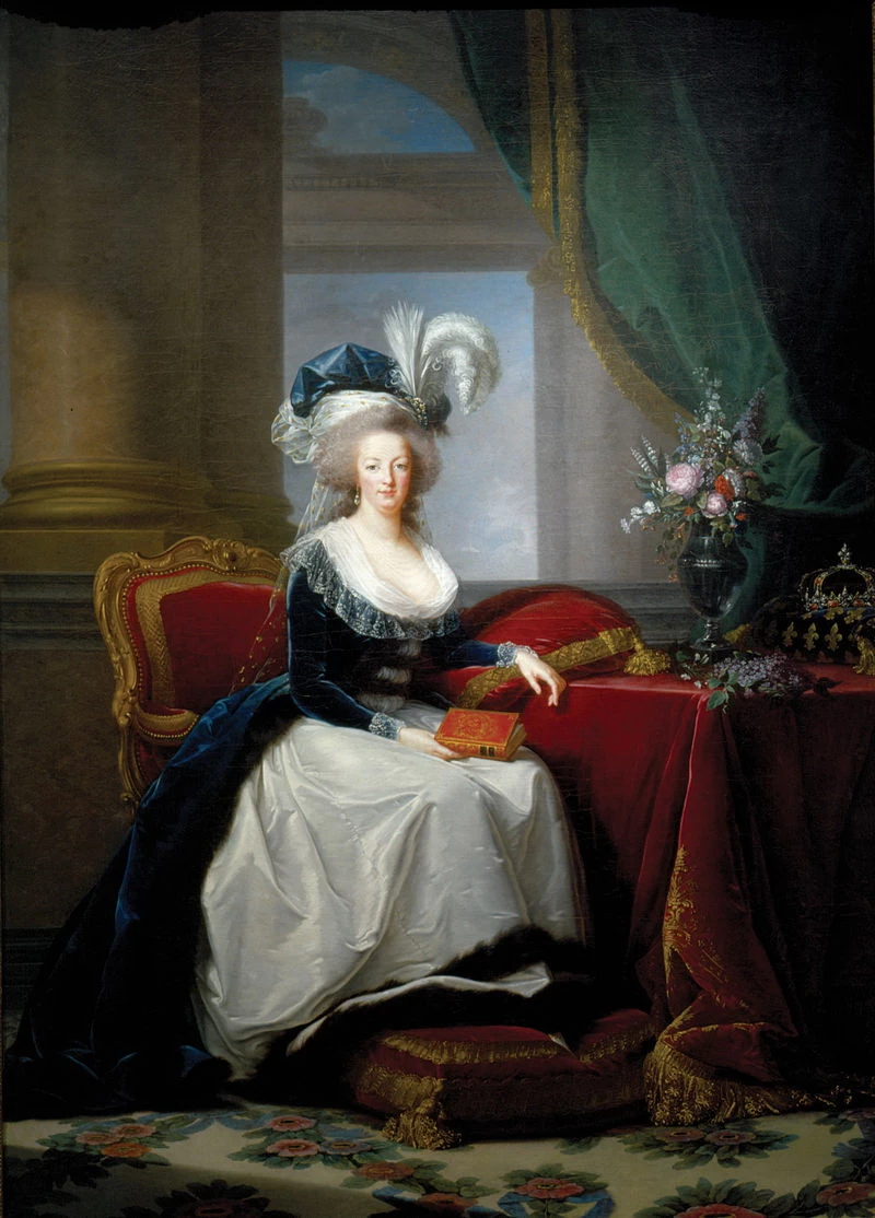 Maria Antonietta in mantello blu e abito bianco con in mano un libro-New Orleans Museum of Art